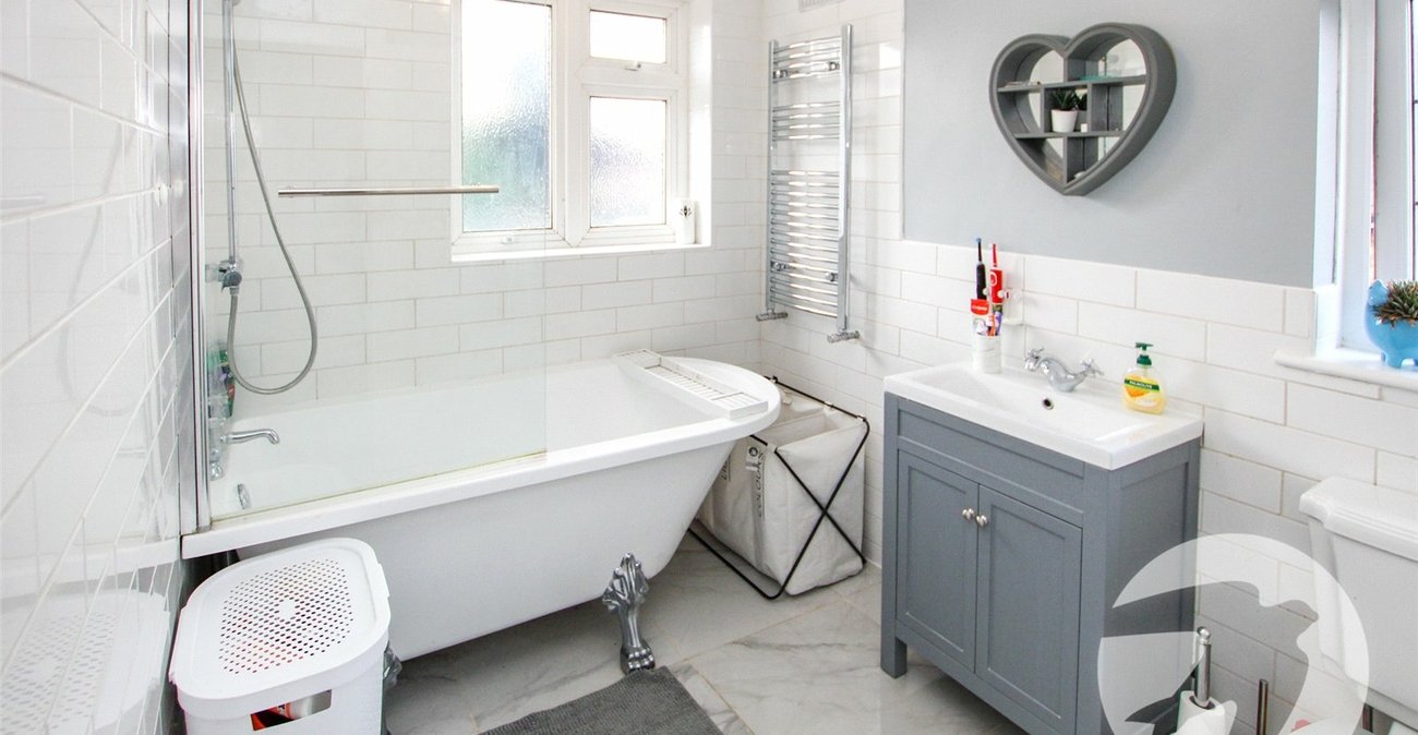 3 bedroom house for sale in London | Robinson Jackson