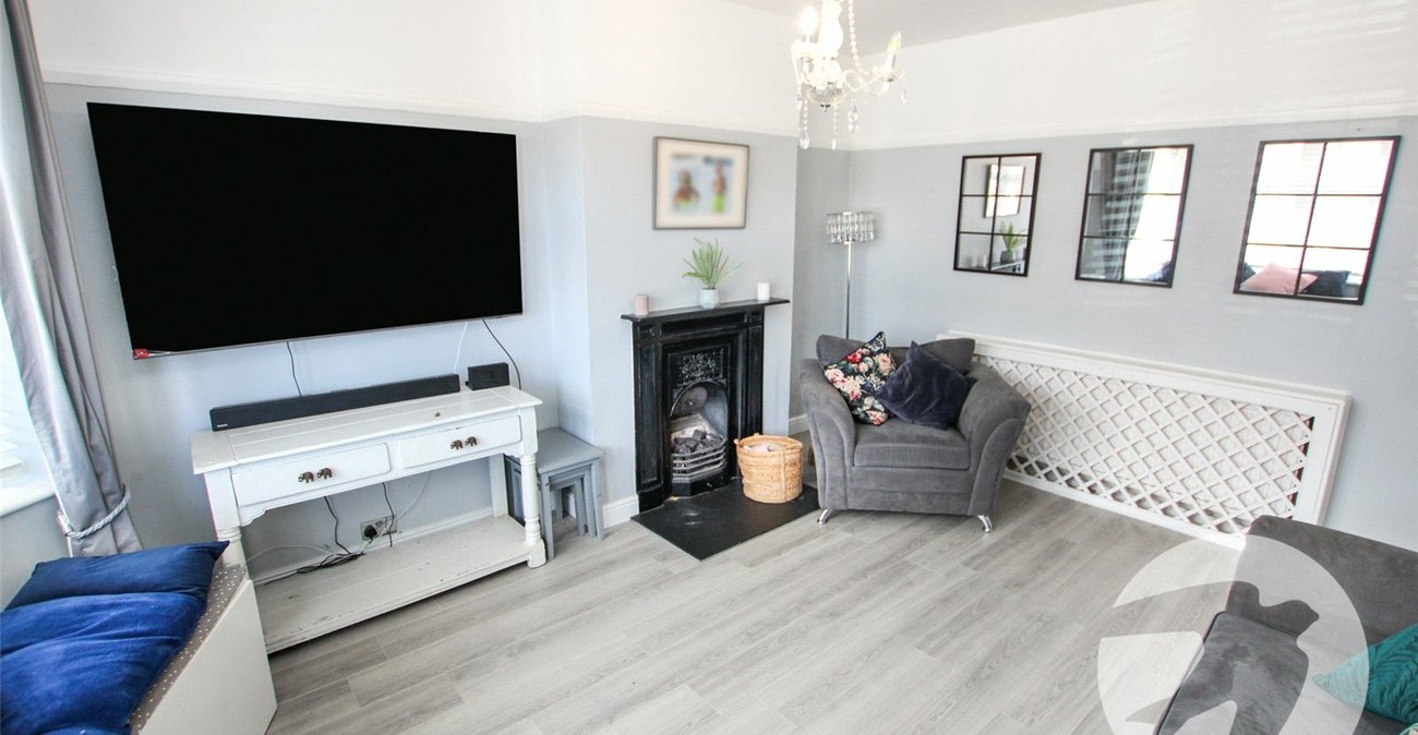 3 bedroom house for sale in London | Robinson Jackson