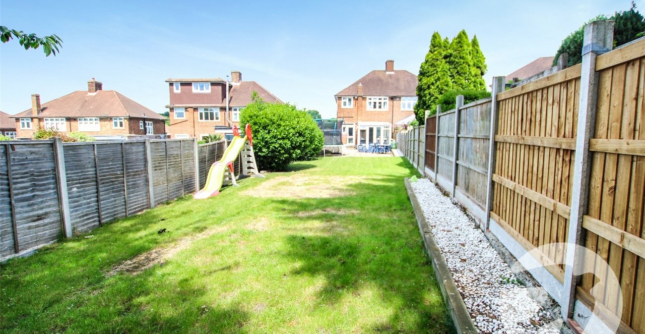 3 bedroom house for sale in London | Robinson Jackson