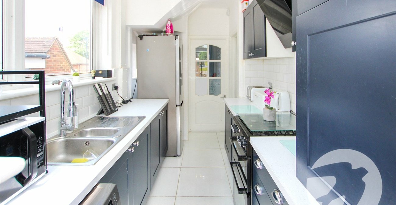 3 bedroom house for sale in London | Robinson Jackson