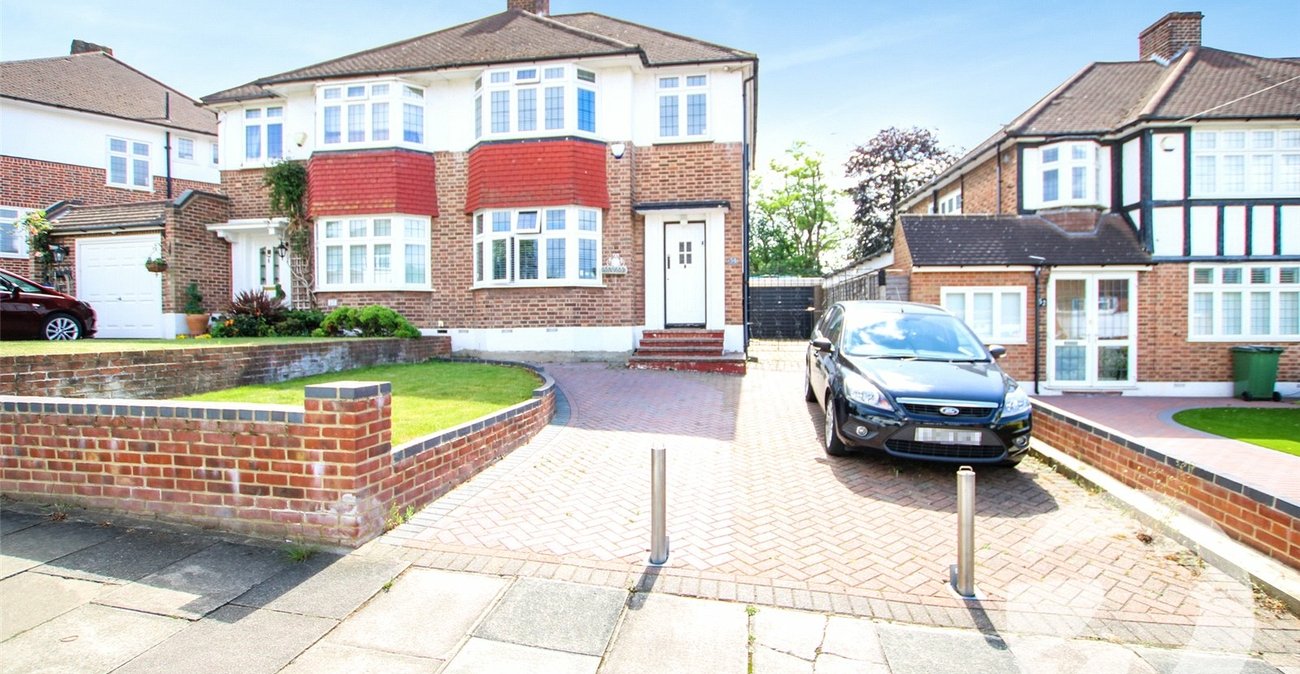 3 bedroom house for sale in London | Robinson Jackson