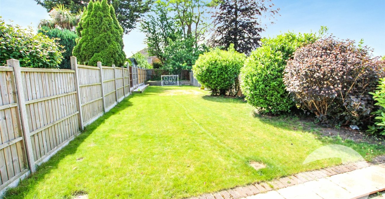 3 bedroom house for sale in London | Robinson Jackson