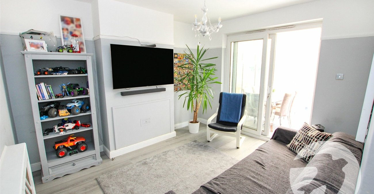 3 bedroom house for sale in London | Robinson Jackson