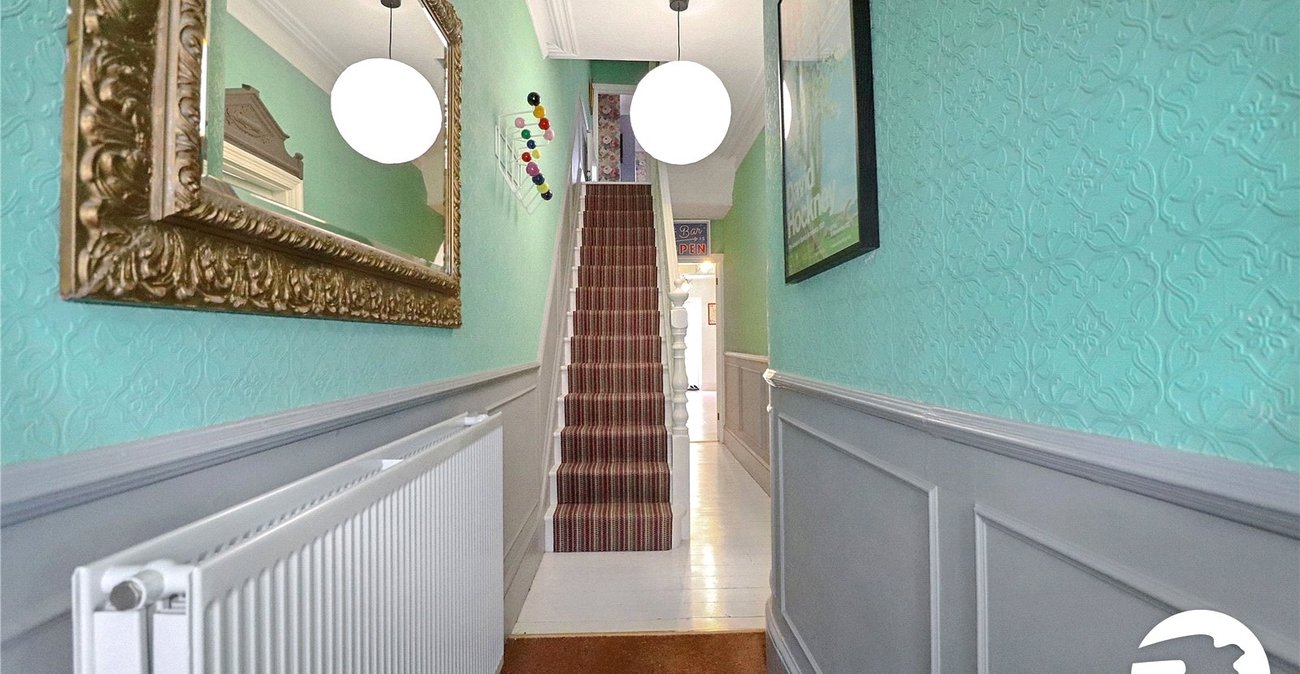 3 bedroom house for sale in London | Robinson Jackson