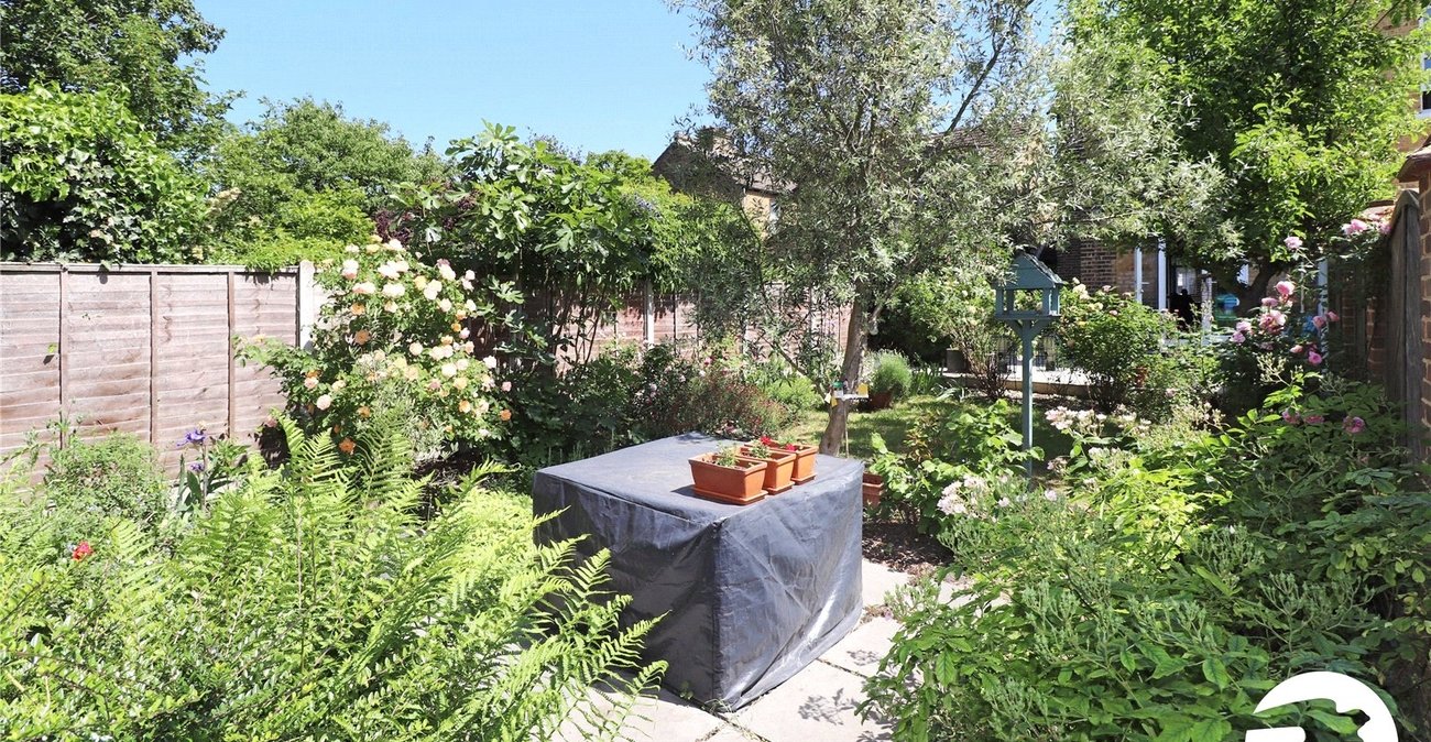 3 bedroom house for sale in London | Robinson Jackson
