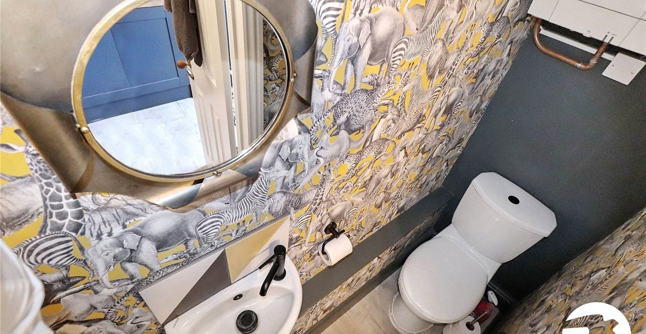 3 bedroom house for sale in London | Robinson Jackson