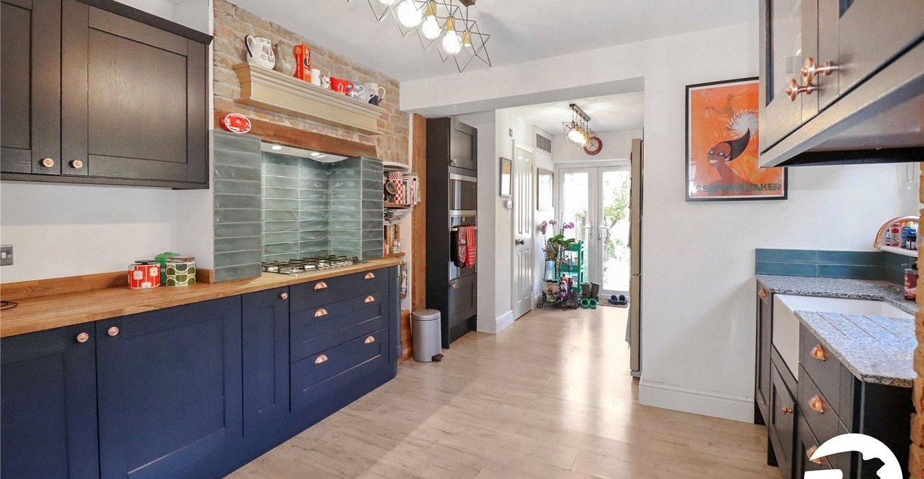 3 bedroom house for sale in London | Robinson Jackson