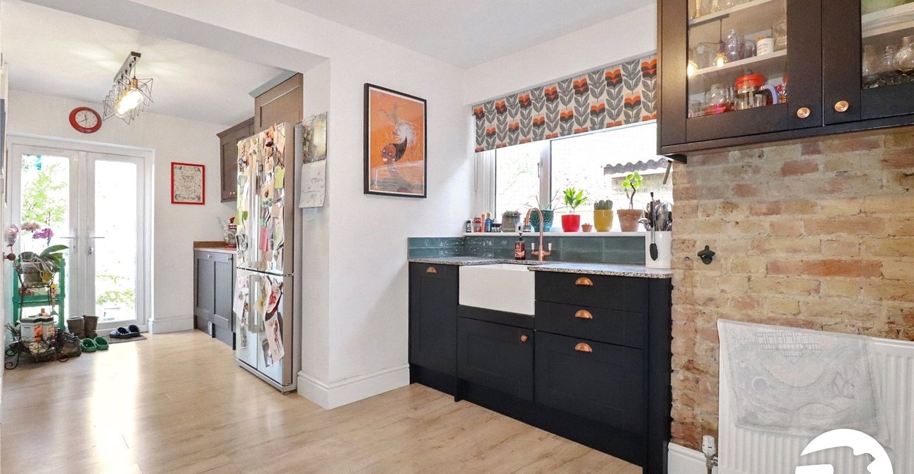 3 bedroom house for sale in London | Robinson Jackson