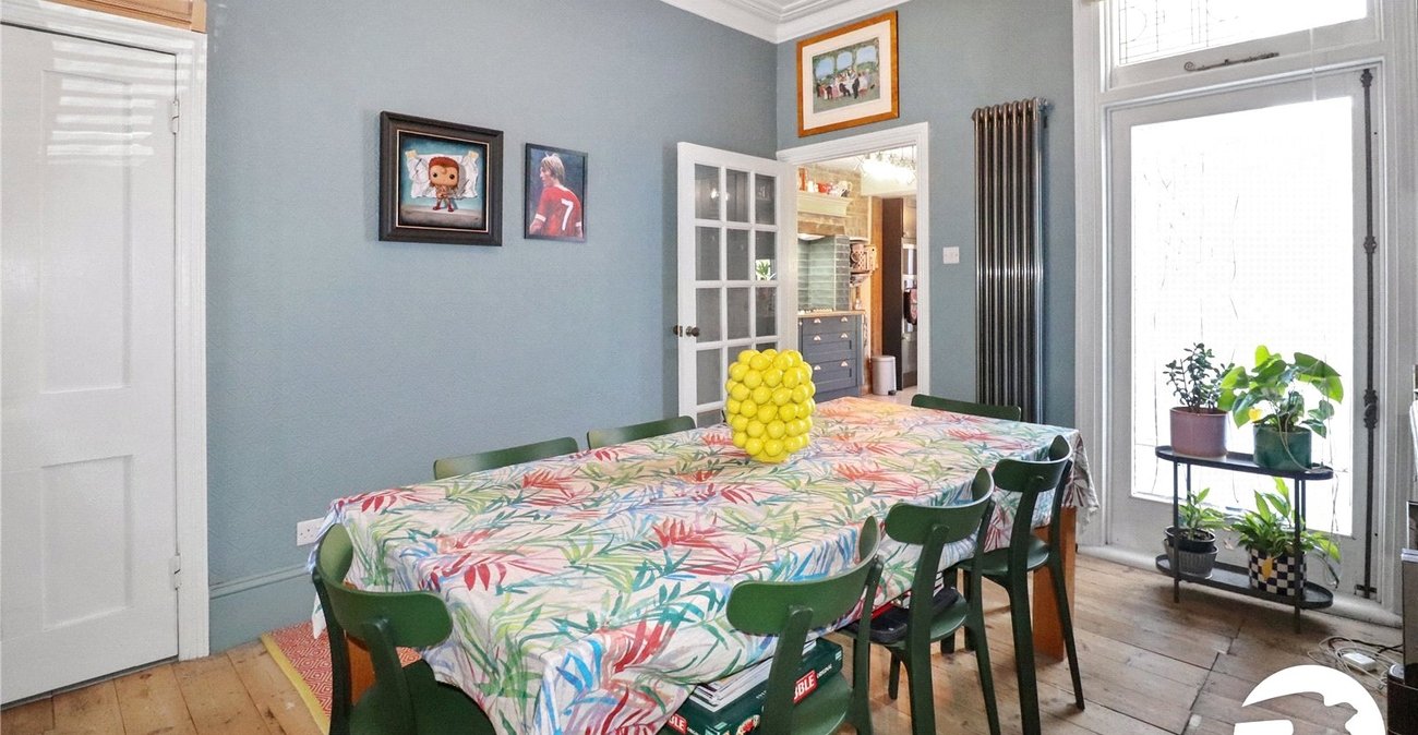 3 bedroom house for sale in London | Robinson Jackson