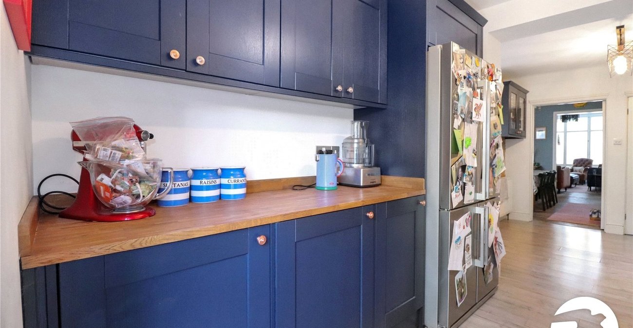 3 bedroom house for sale in London | Robinson Jackson