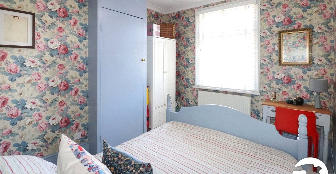 3 bedroom house for sale in London | Robinson Jackson
