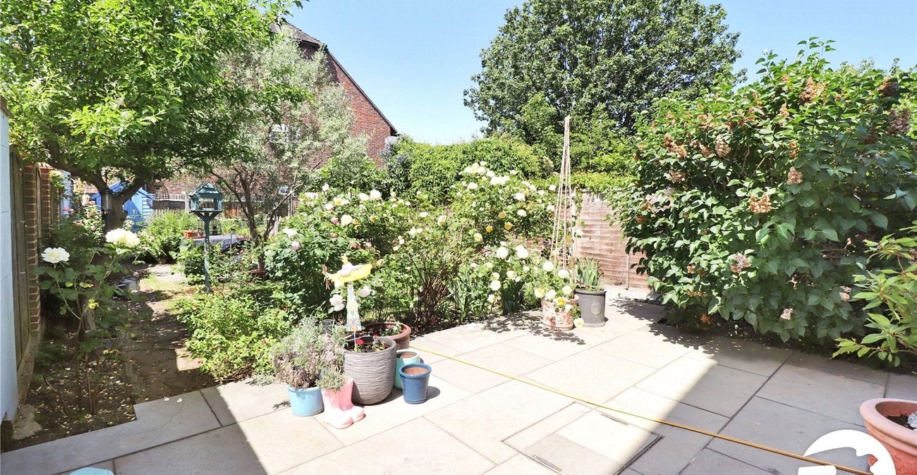 3 bedroom house for sale in London | Robinson Jackson
