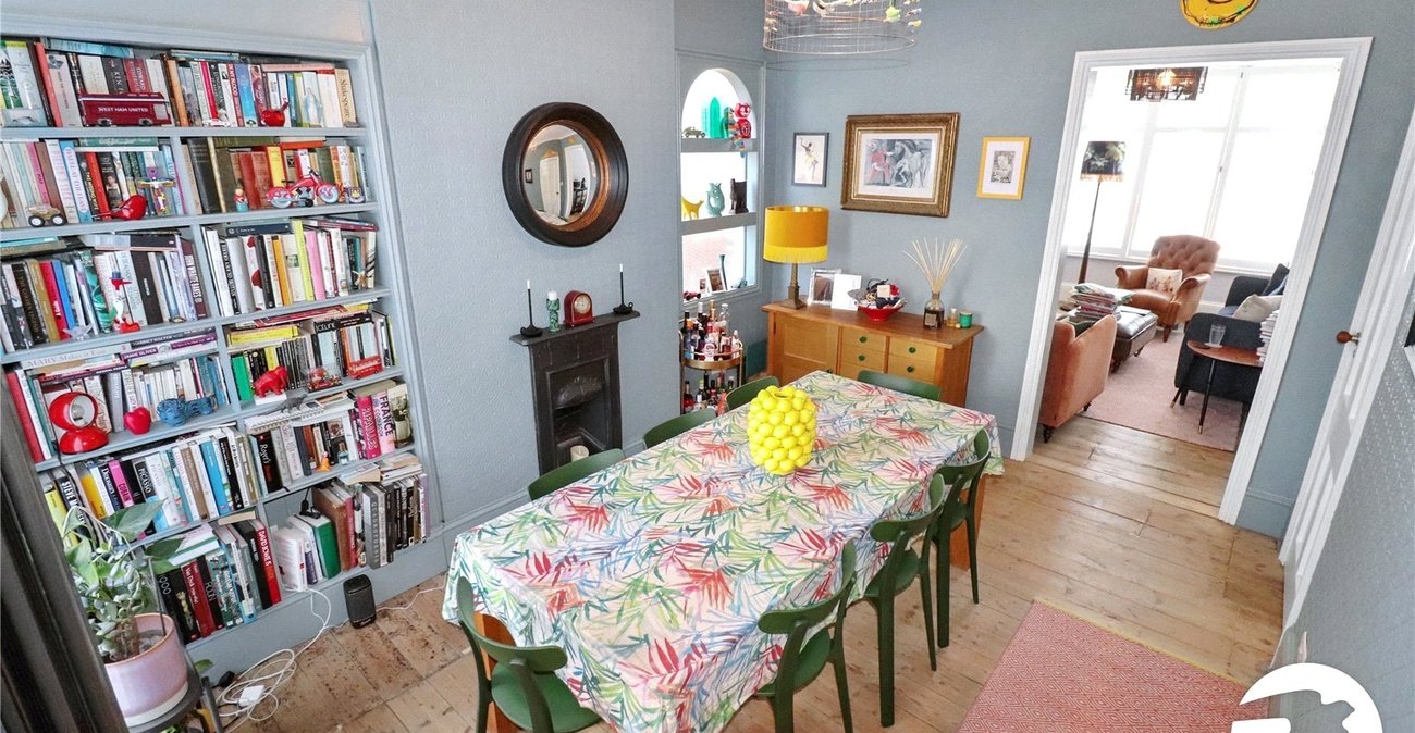 3 bedroom house for sale in London | Robinson Jackson