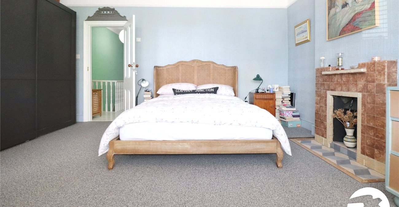 3 bedroom house for sale in London | Robinson Jackson