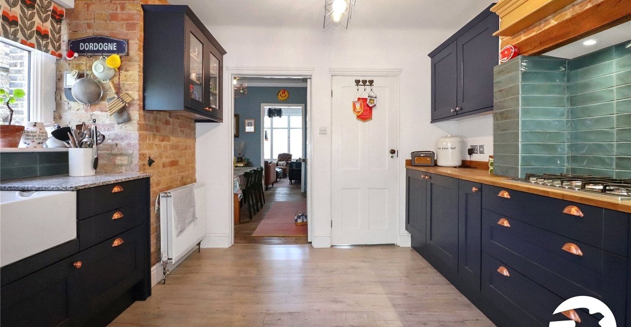 3 bedroom house for sale in London | Robinson Jackson