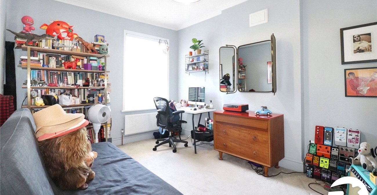 3 bedroom house for sale in London | Robinson Jackson