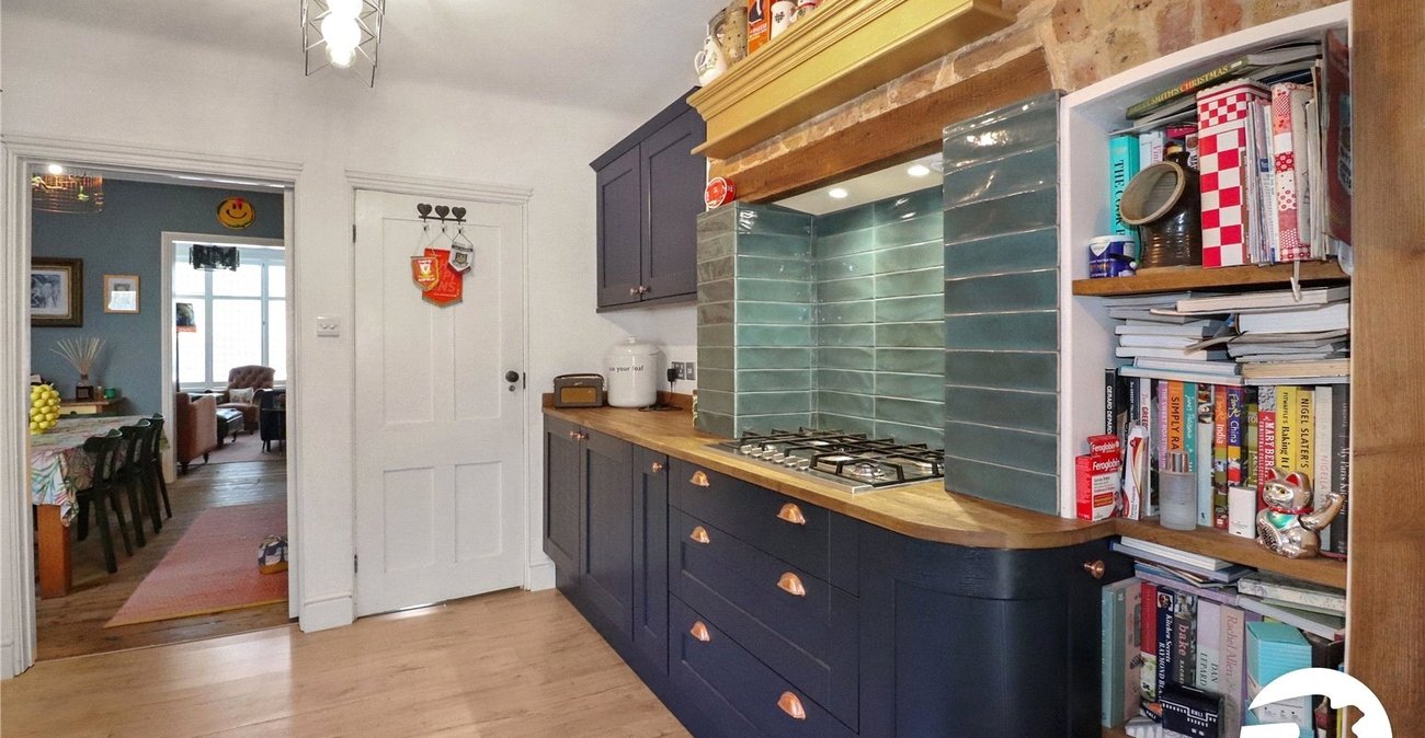 3 bedroom house for sale in London | Robinson Jackson