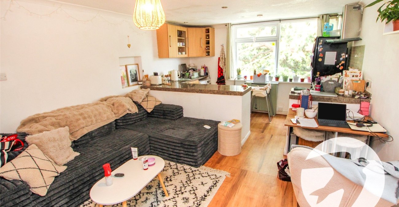 2 bedroom property for sale in London | Robinson Jackson