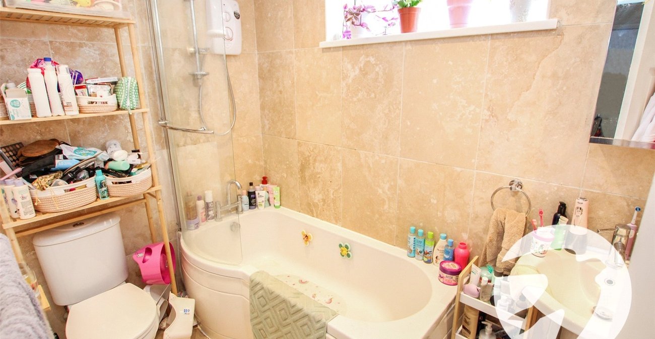 2 bedroom property for sale in London | Robinson Jackson