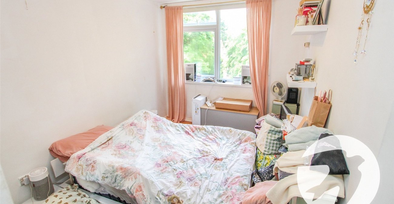 2 bedroom property for sale in London | Robinson Jackson