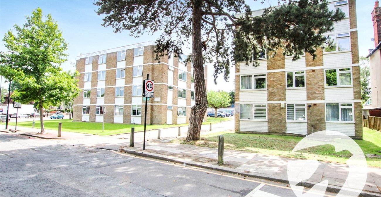 2 bedroom property for sale in London | Robinson Jackson