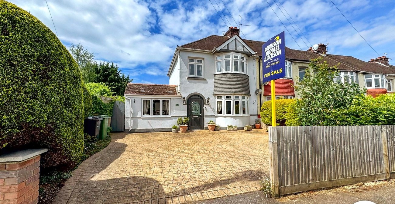 4 bedroom house for sale in Maidstone | Robinson Michael & Jackson