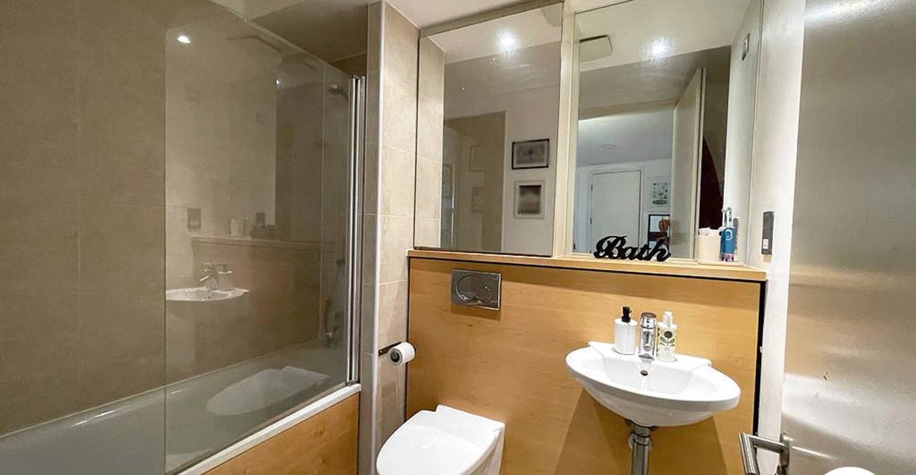 2 bedroom property for sale in London | Robinson Jackson