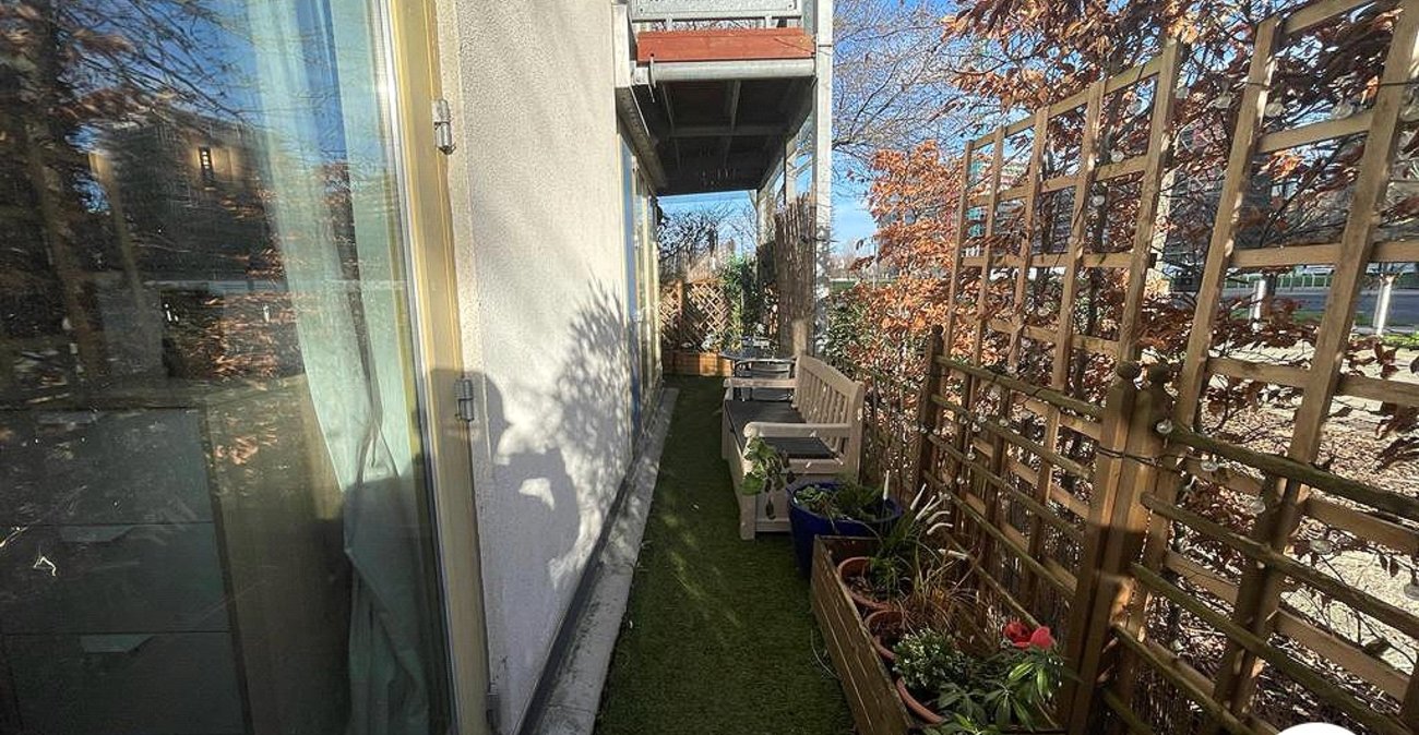 2 bedroom property for sale in London | Robinson Jackson