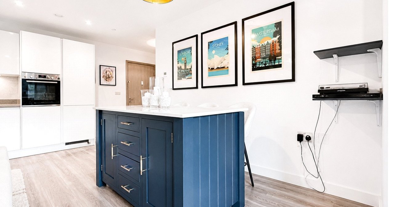 2 bedroom property for sale in London | Robinson Jackson