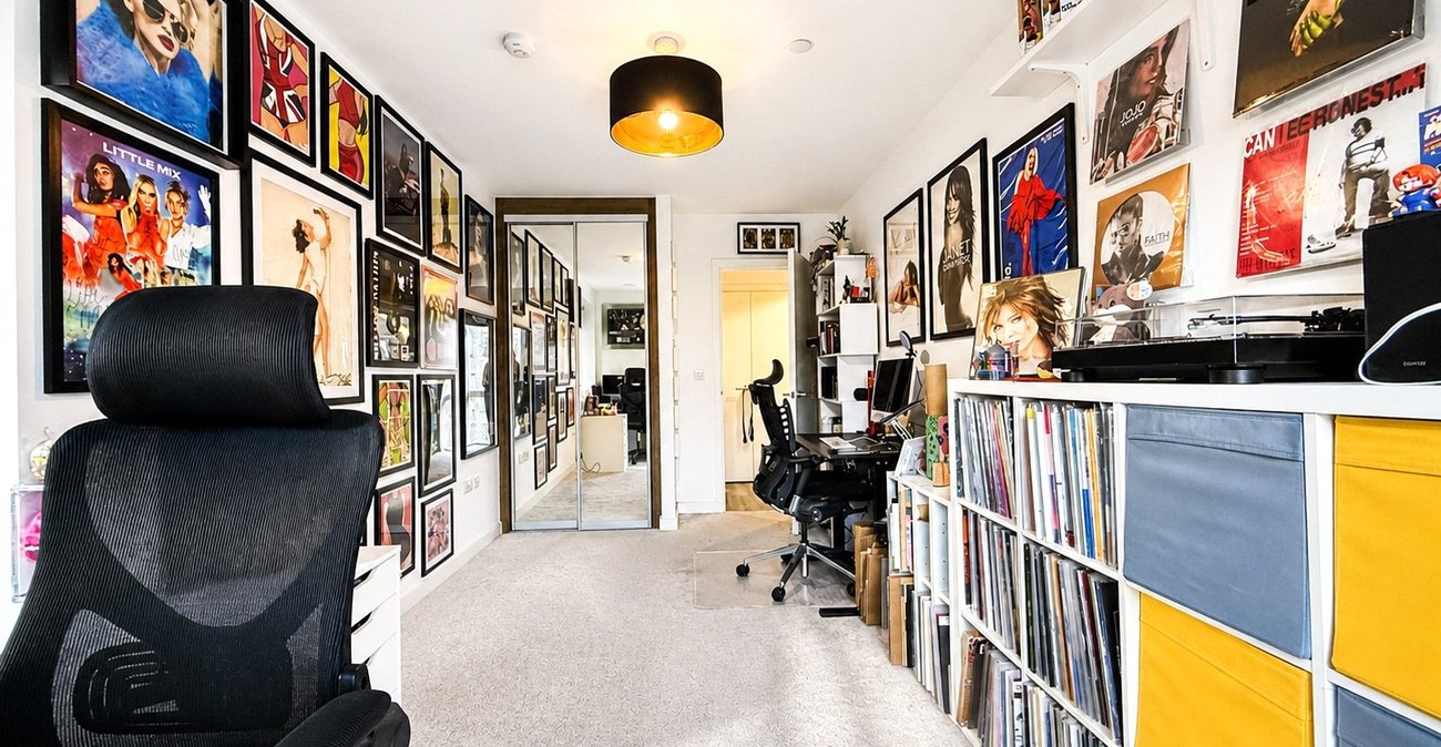 2 bedroom property for sale in London | Robinson Jackson