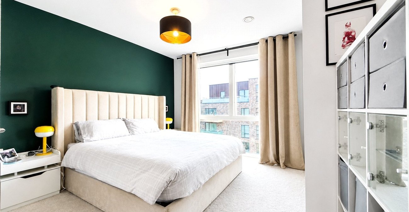 2 bedroom property for sale in London | Robinson Jackson