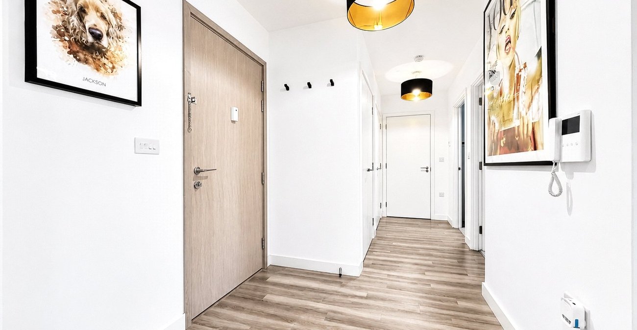 2 bedroom property for sale in London | Robinson Jackson