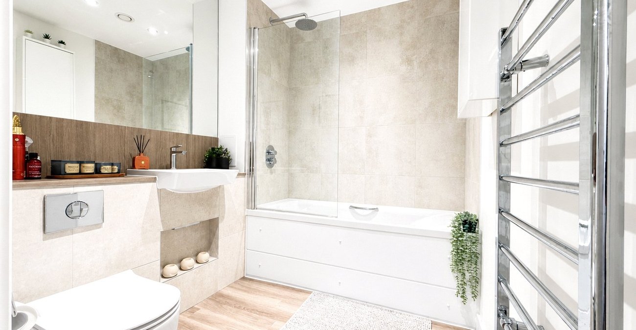 2 bedroom property for sale in London | Robinson Jackson