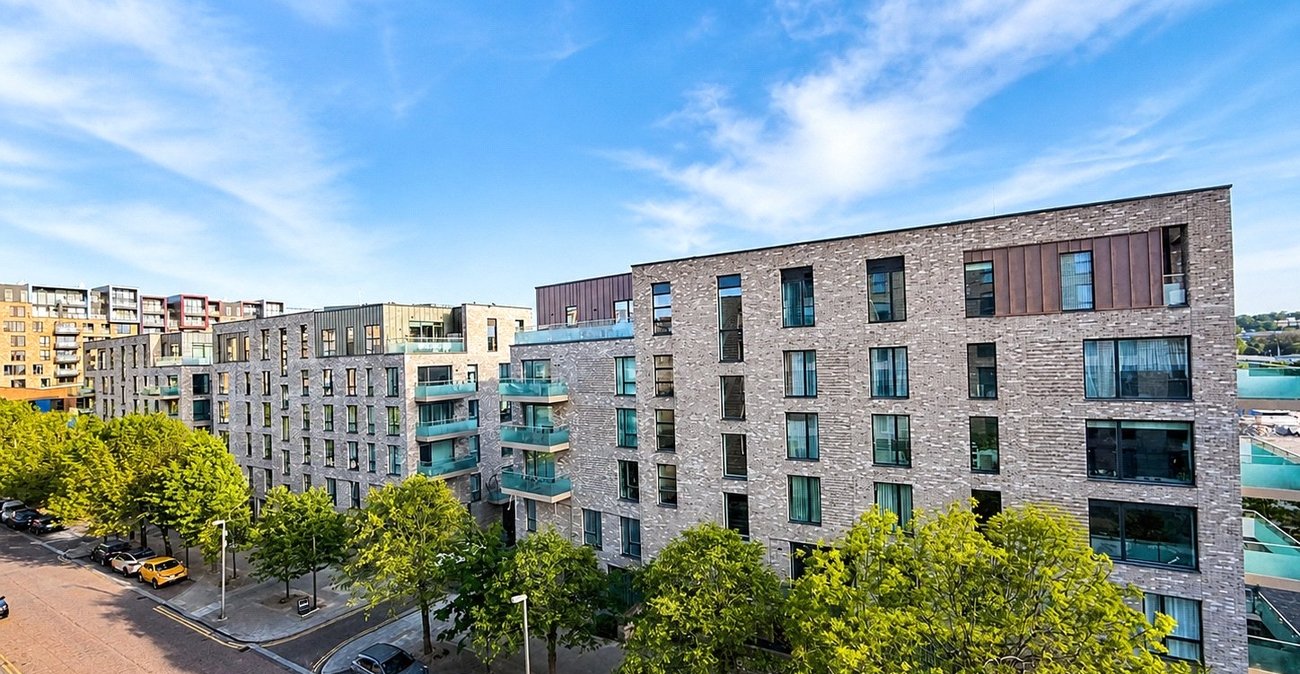 2 bedroom property for sale in London | Robinson Jackson