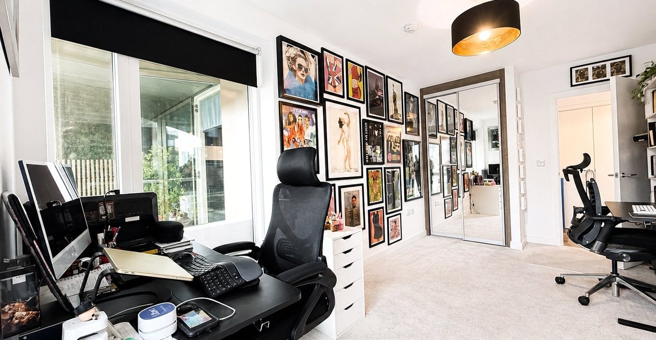 2 bedroom property for sale in London | Robinson Jackson