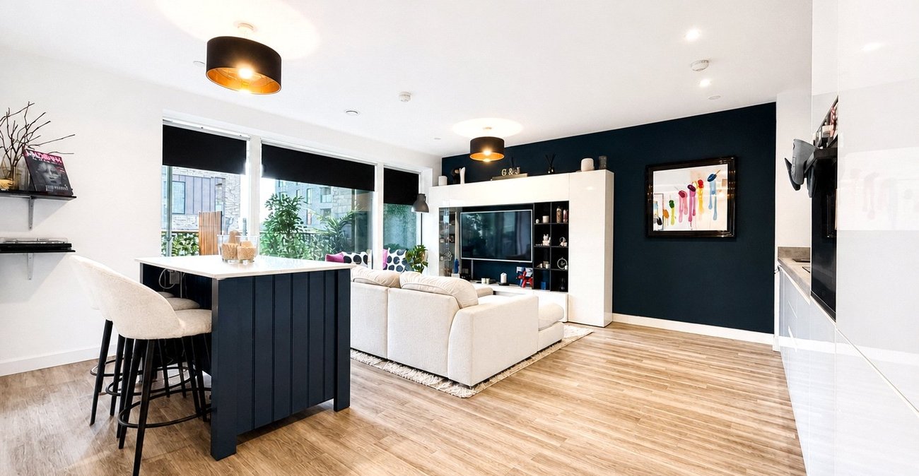 2 bedroom property for sale in London | Robinson Jackson