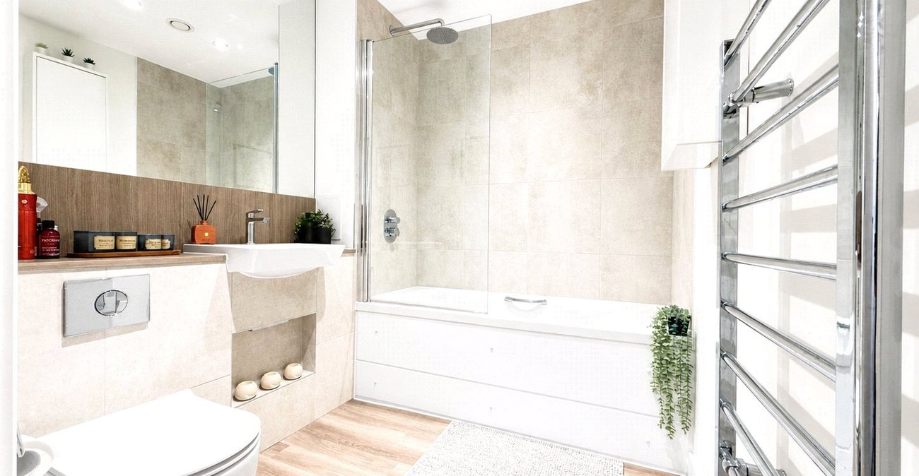 2 bedroom property for sale in London | Robinson Jackson