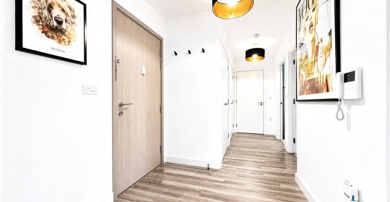 2 bedroom property for sale in London | Robinson Jackson