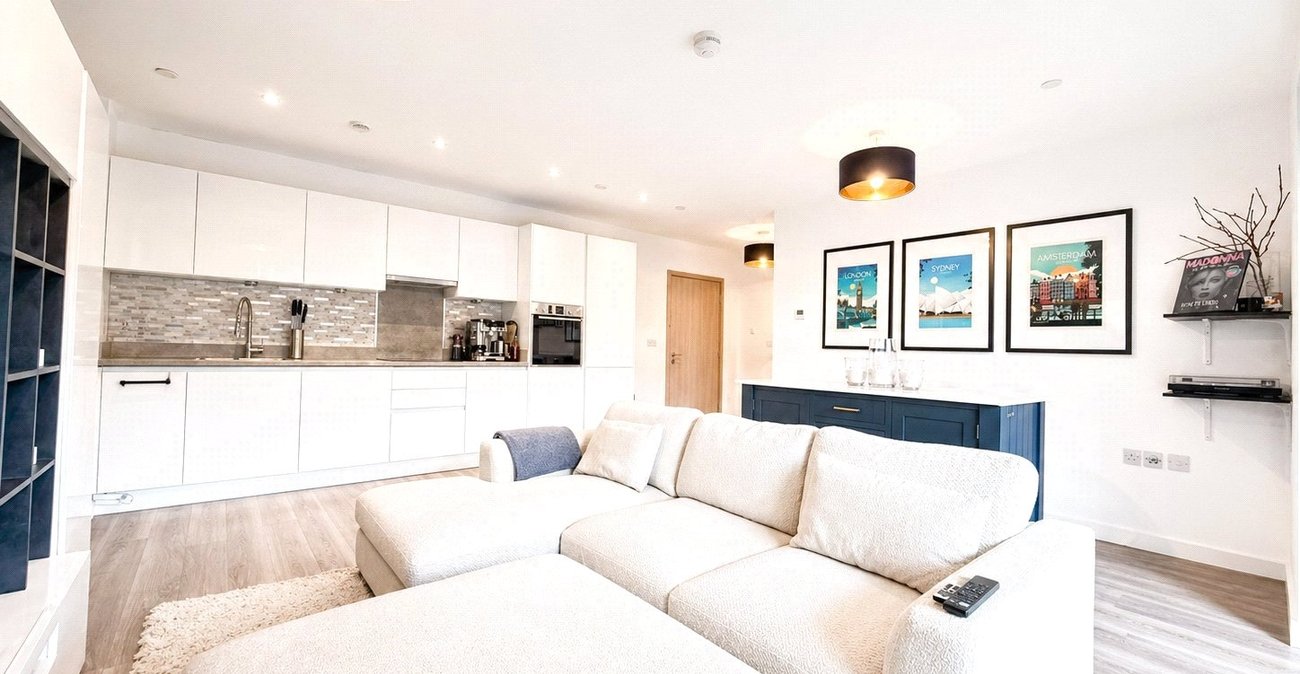 2 bedroom property for sale in London | Robinson Jackson