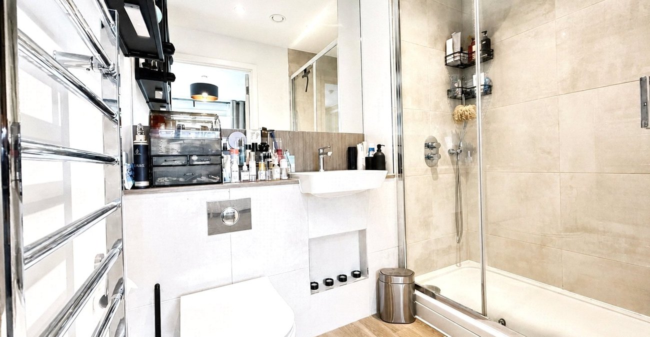 2 bedroom property for sale in London | Robinson Jackson