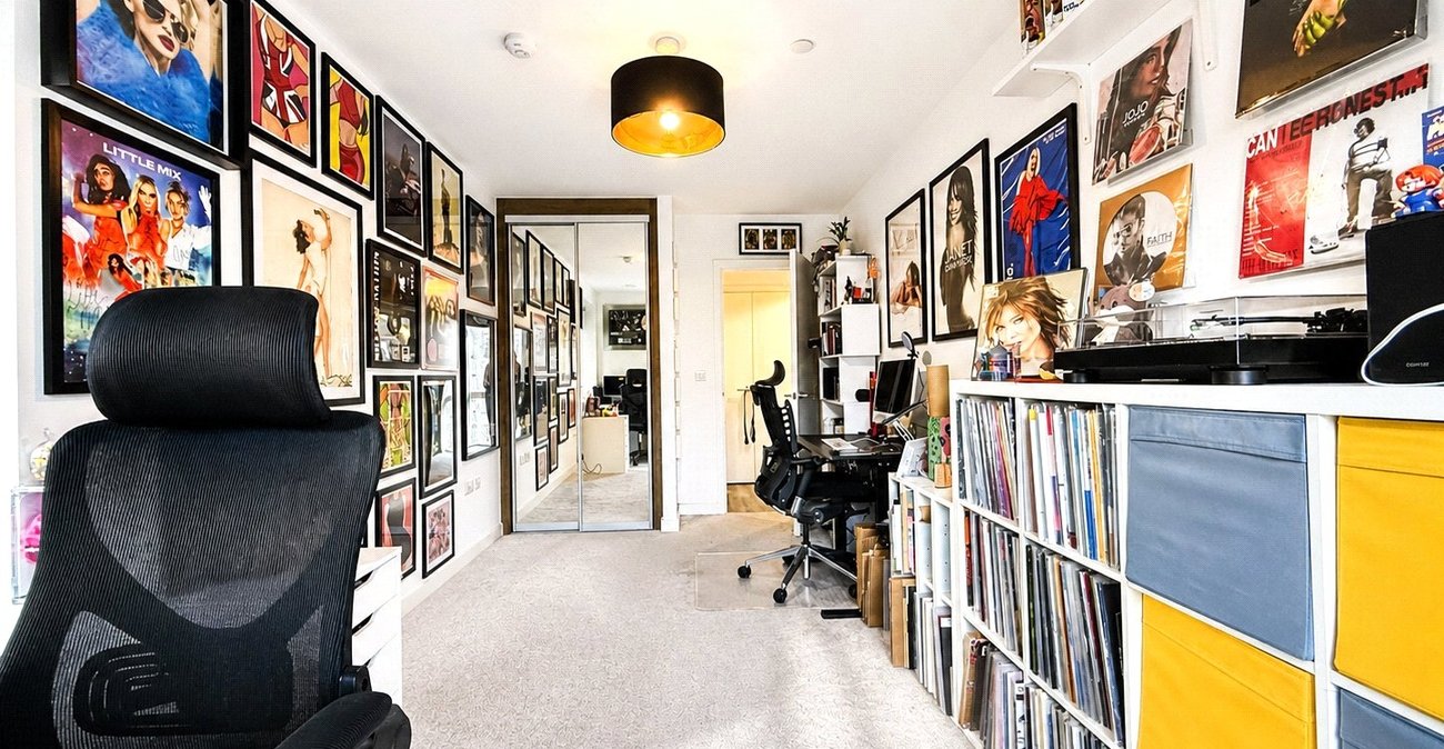 2 bedroom property for sale in London | Robinson Jackson
