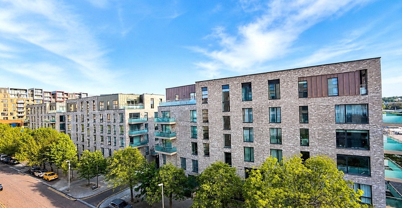 2 bedroom property for sale in London | Robinson Jackson