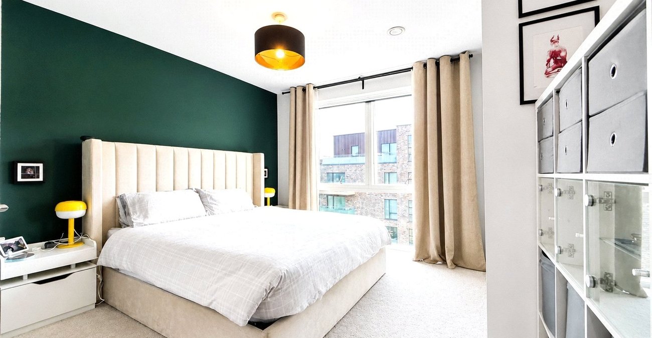 2 bedroom property for sale in London | Robinson Jackson