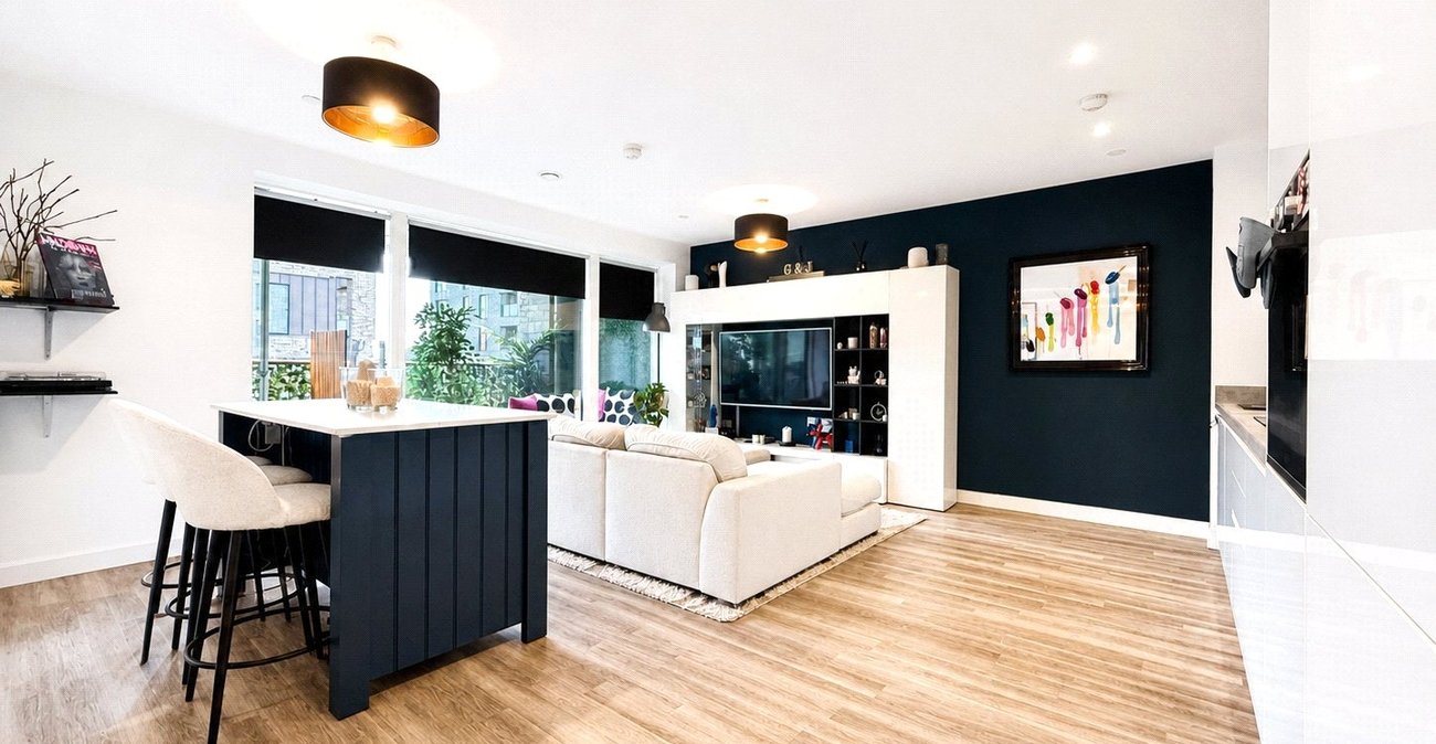 2 bedroom property for sale in London | Robinson Jackson