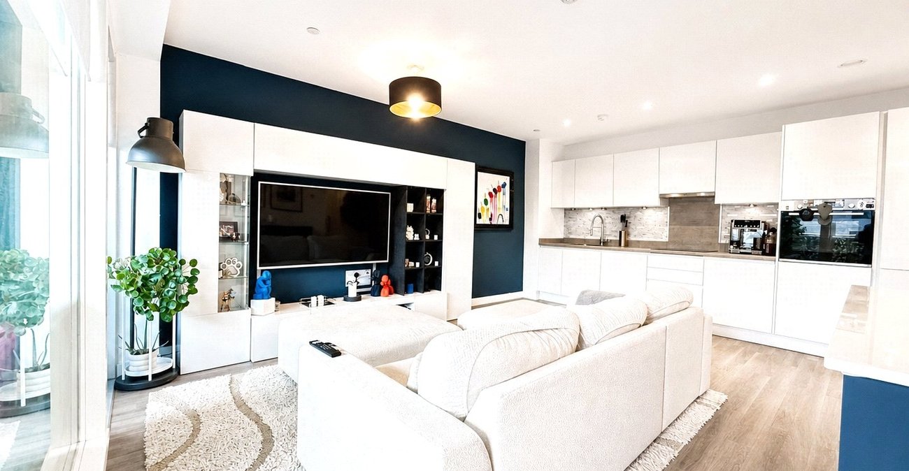 2 bedroom property for sale in London | Robinson Jackson