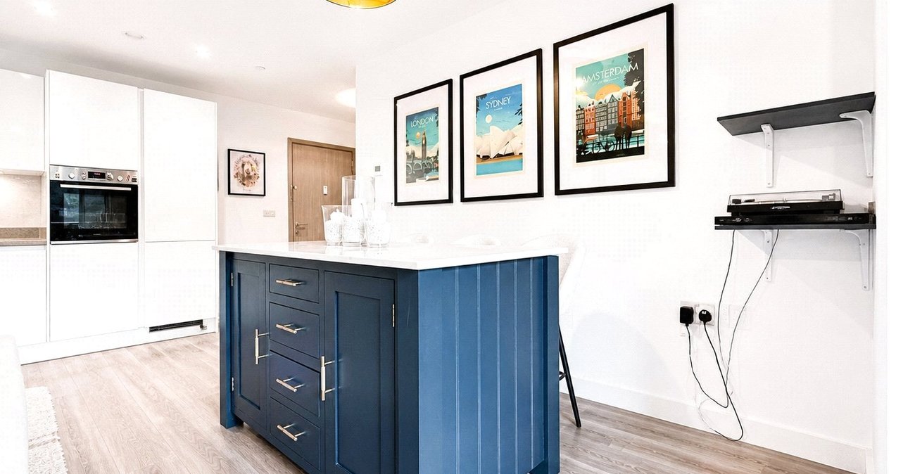 2 bedroom property for sale in London | Robinson Jackson