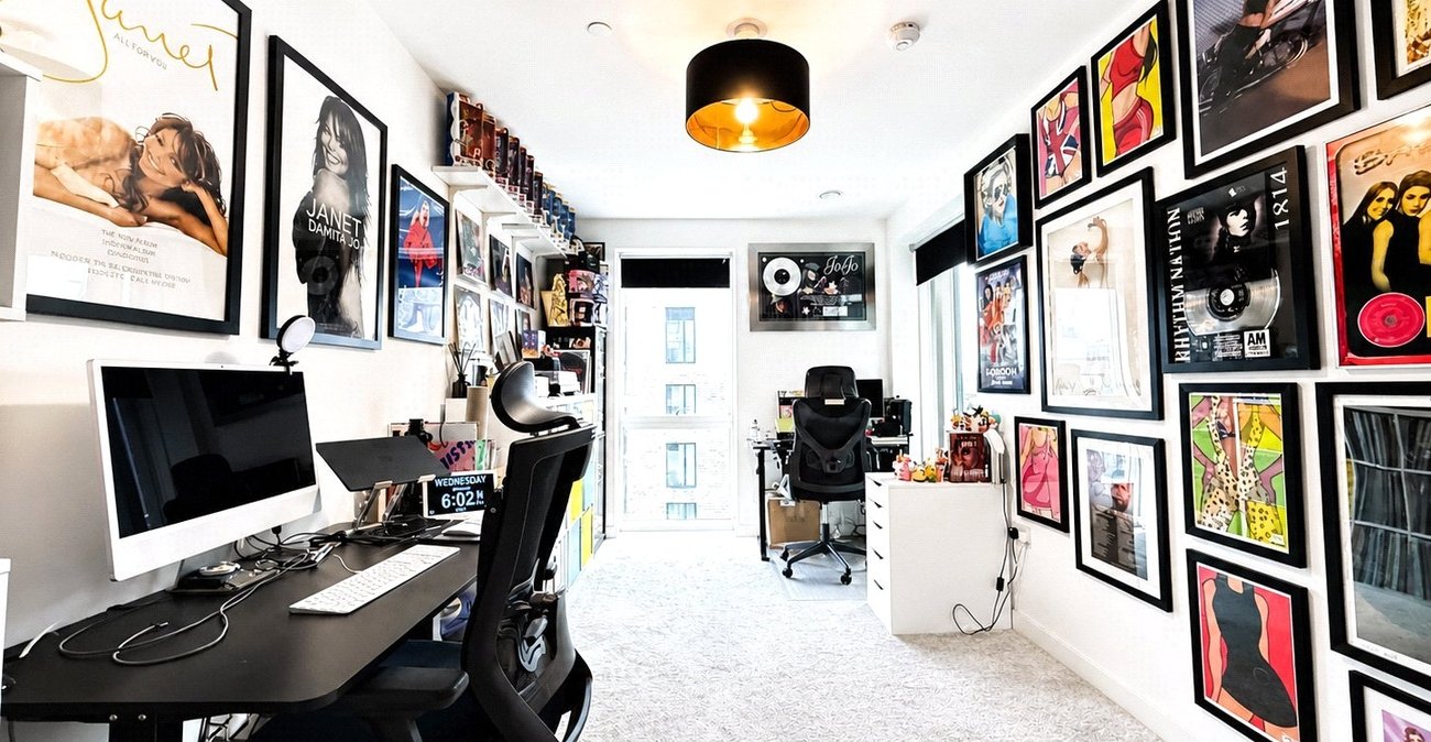 2 bedroom property for sale in London | Robinson Jackson