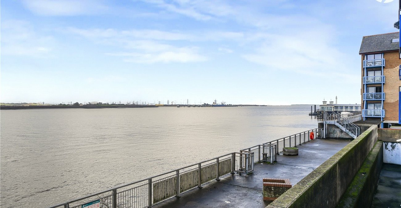 1 bedroom property for sale in Gravesend | Robinson Michael & Jackson