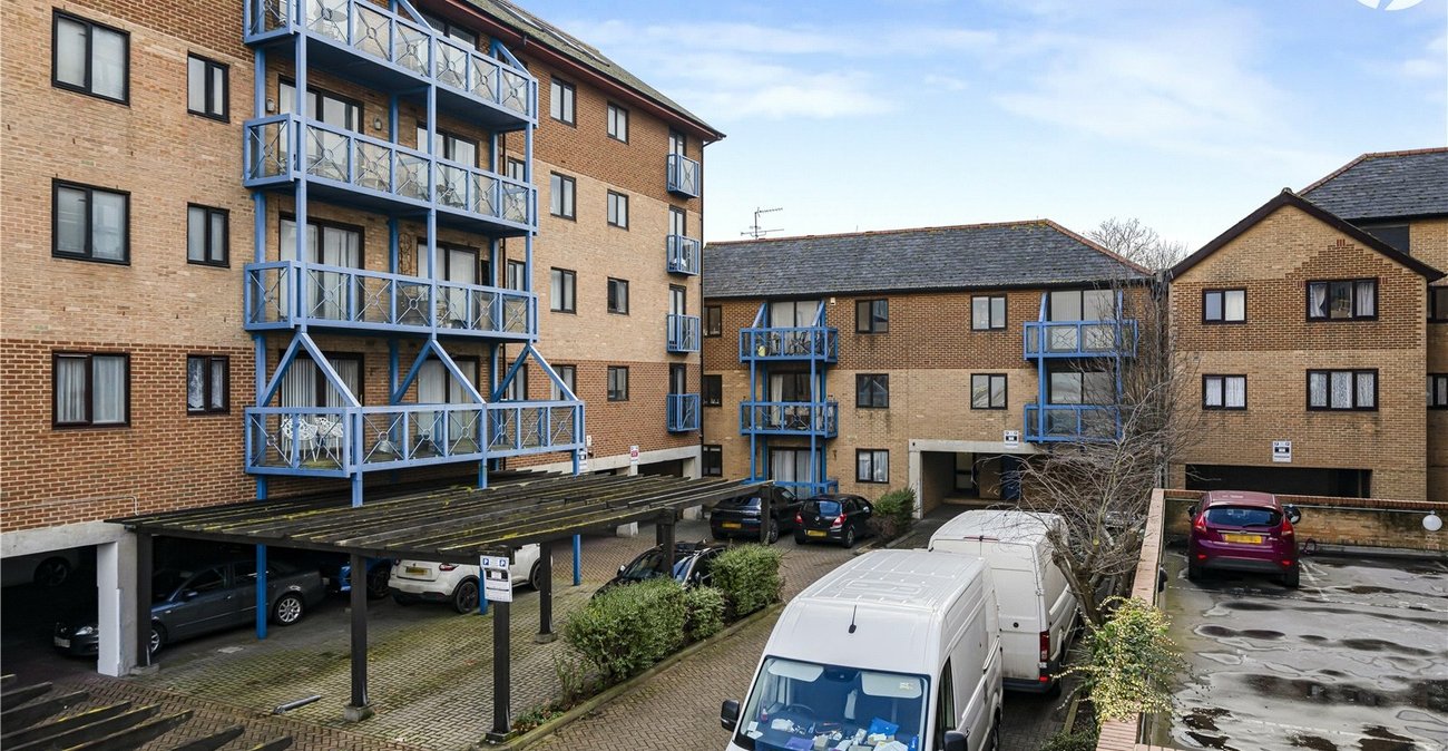 1 bedroom property for sale in Gravesend | Robinson Michael & Jackson