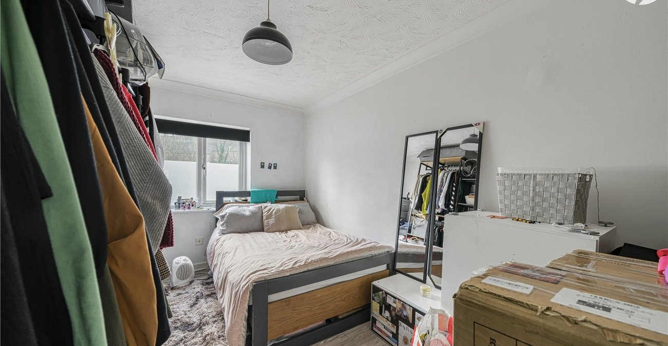 1 bedroom property for sale in Gravesend | Robinson Michael & Jackson